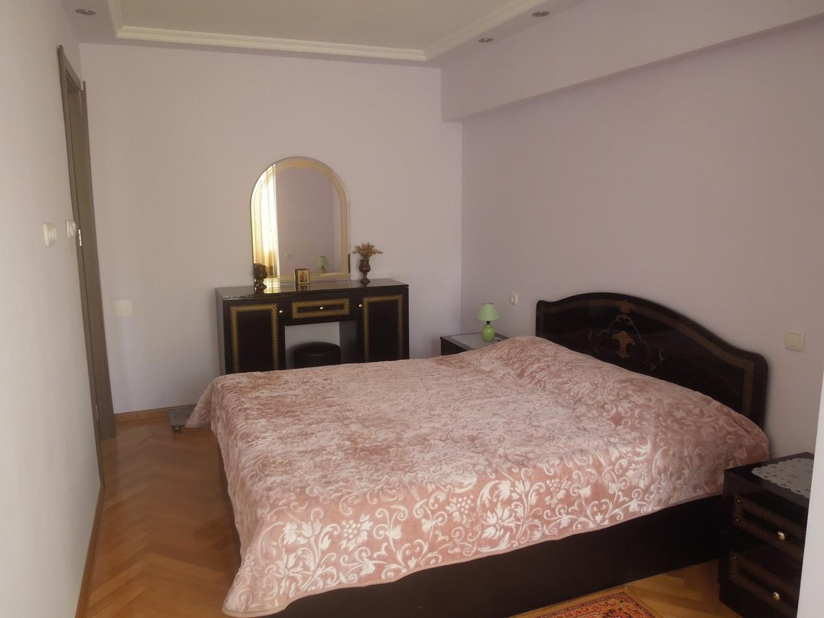 Nellie'S Apartment Batumi Exterior foto